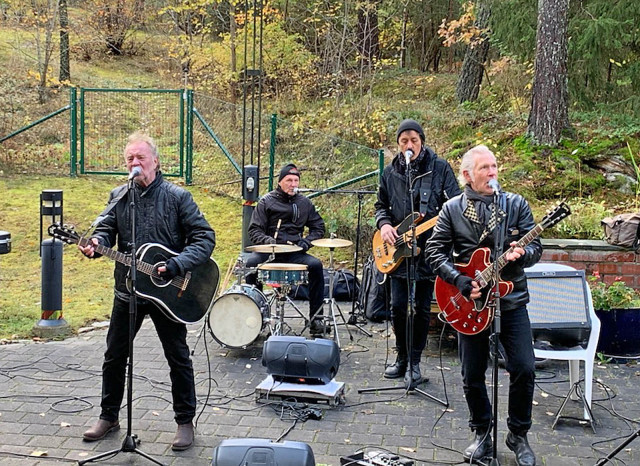 The Boppers´spelar på äldreboenden i Uppsala