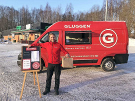 Gluggen fixar maten till företaget.