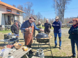 Grillmästaren Jan Stagenmark, certifierad naturguide stod för kryddan i tillvaron.